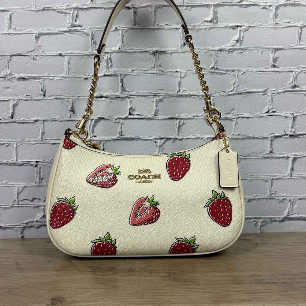 NWT Coach Teri Shoulder Bag CAL62 Strawberry Print 🍓 Cute Chic Summer Bag